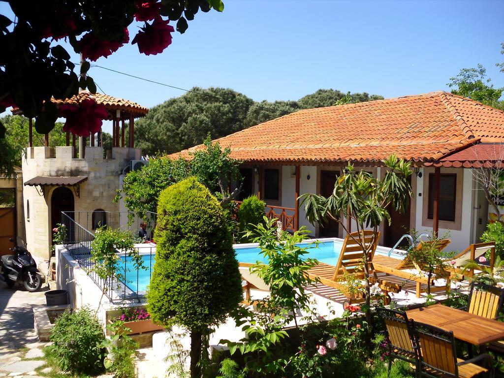 Akropolis Guest House Бергама Екстериор снимка