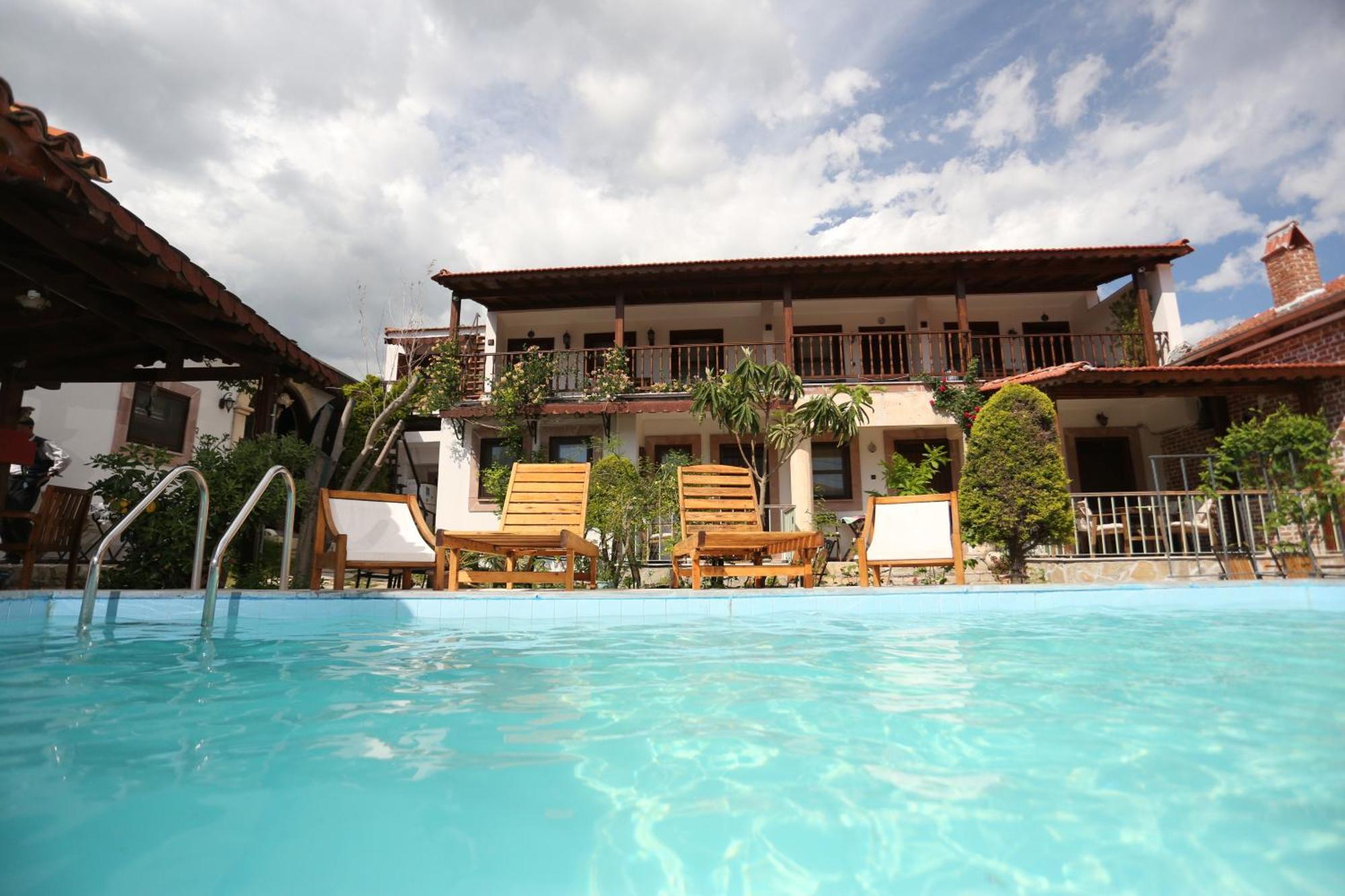Akropolis Guest House Бергама Екстериор снимка