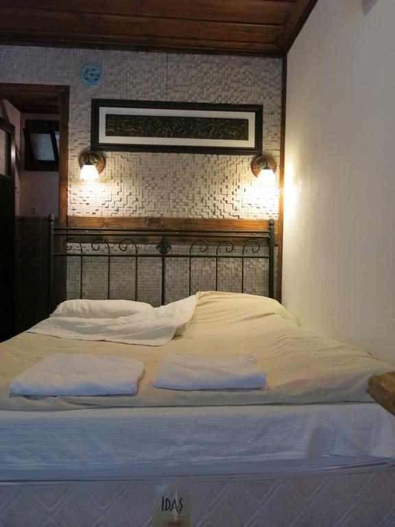 Akropolis Guest House Бергама Екстериор снимка