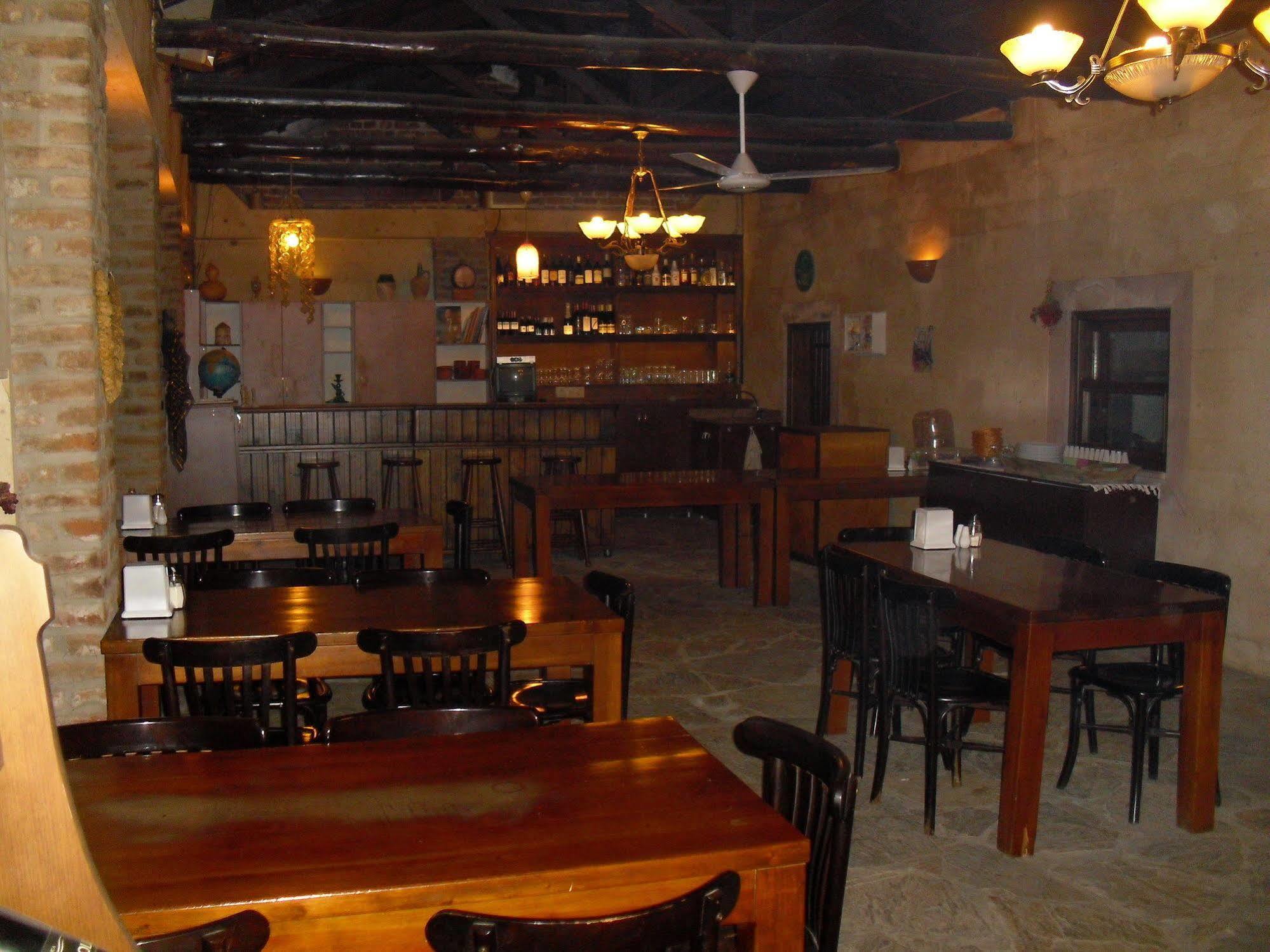 Akropolis Guest House Бергама Екстериор снимка