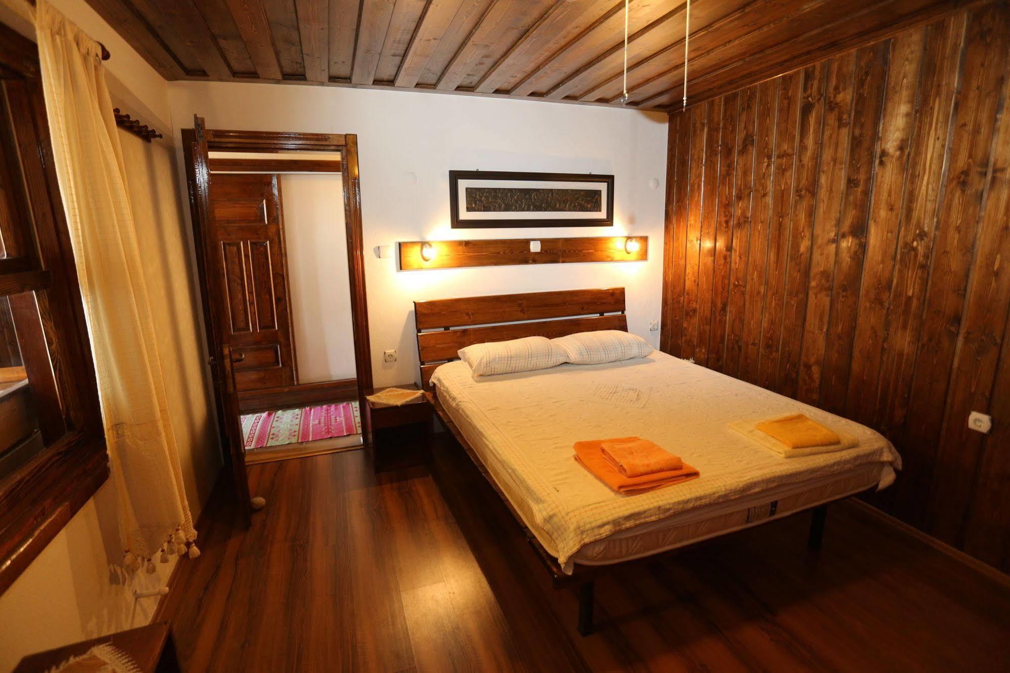 Akropolis Guest House Бергама Екстериор снимка