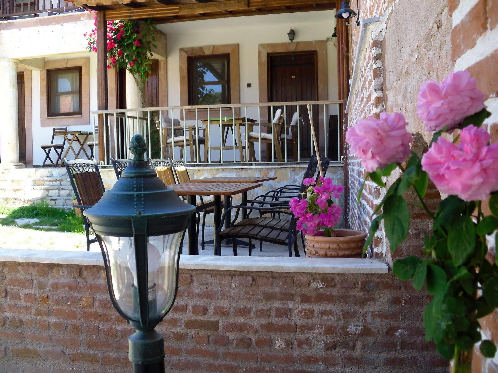 Akropolis Guest House Бергама Екстериор снимка