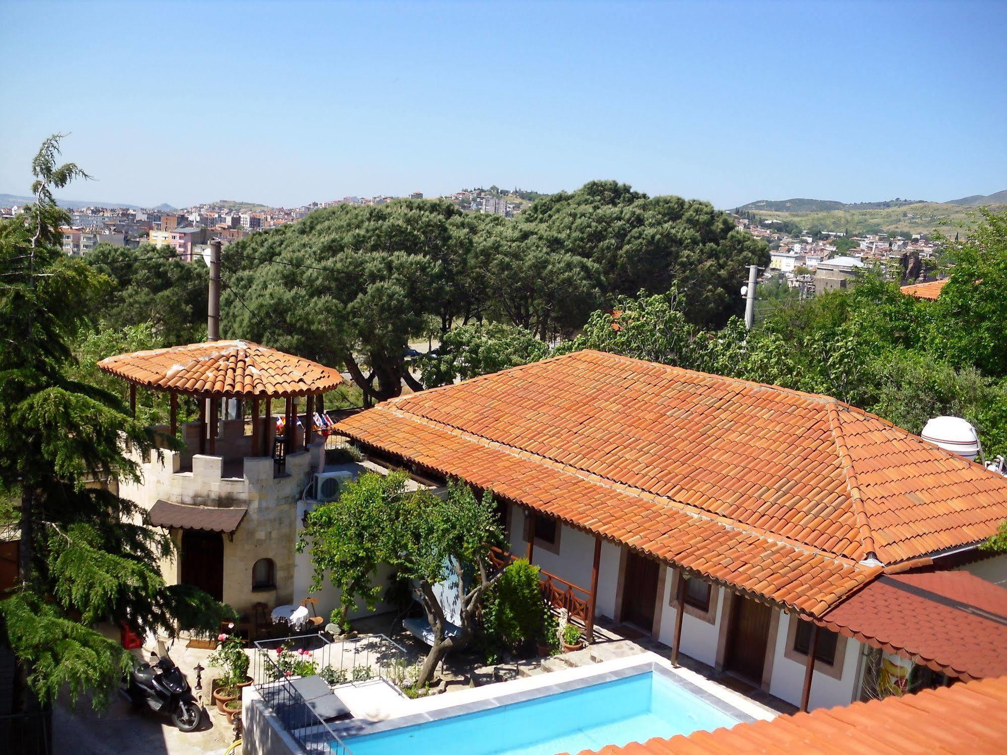 Akropolis Guest House Бергама Екстериор снимка